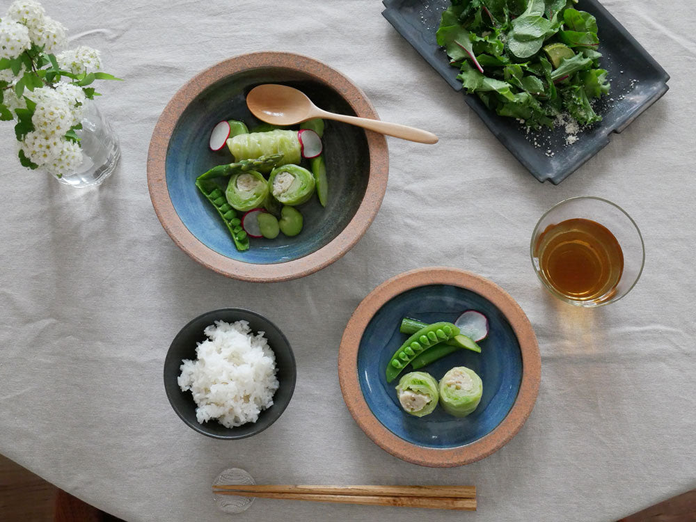 アデペシュのOTOHA陶器プレートと野菜