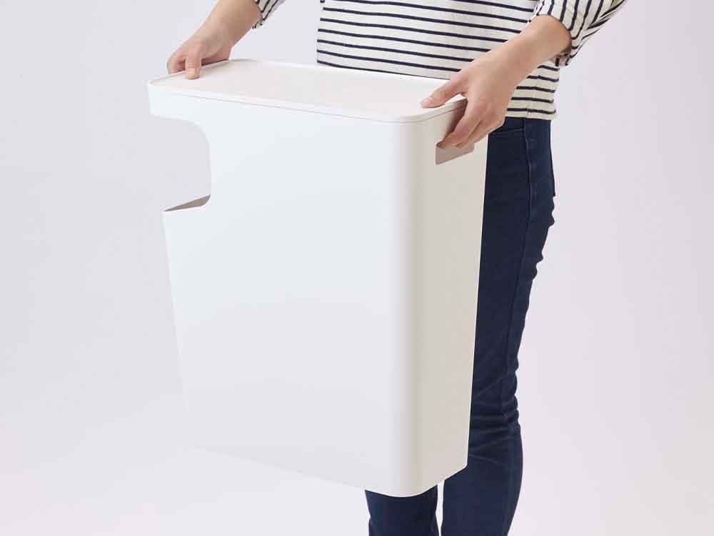 プラスチック製ダストボックスとサイドテーブル