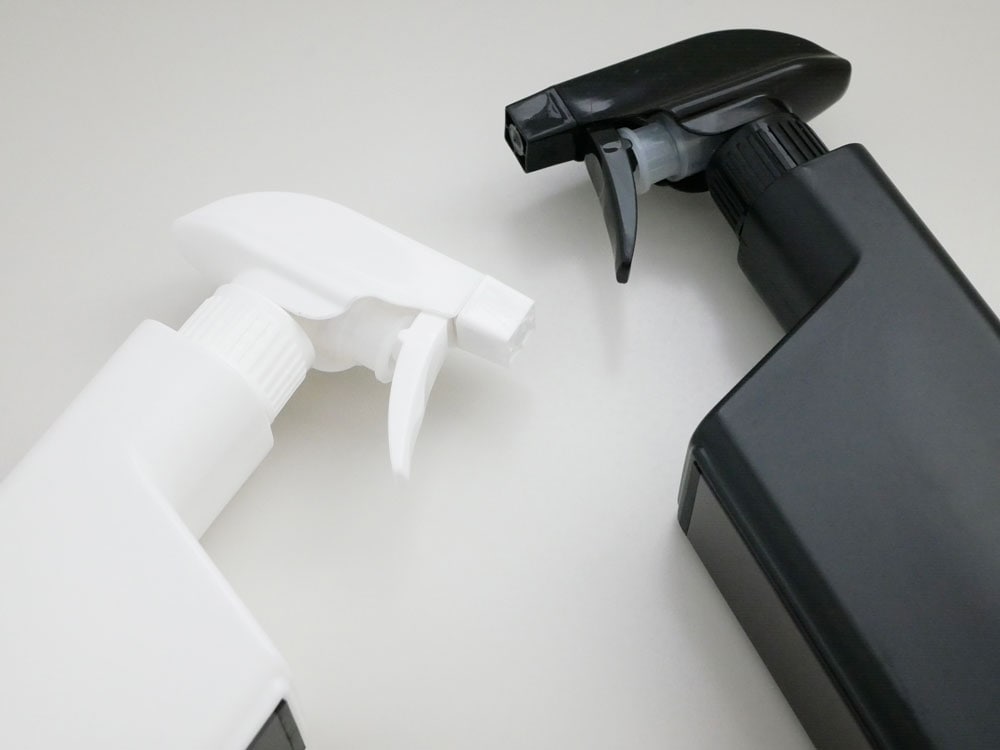 towerブランドのマグネットスプレーボトル