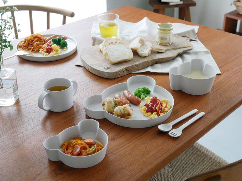 タックのビオキッズディッシュ食器セットとカトラリー