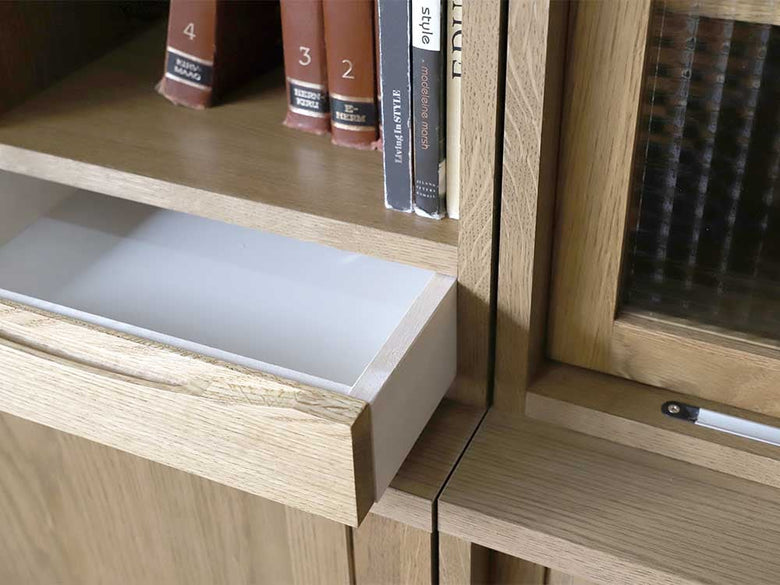 adepeche製オーク材ブックケースの写真