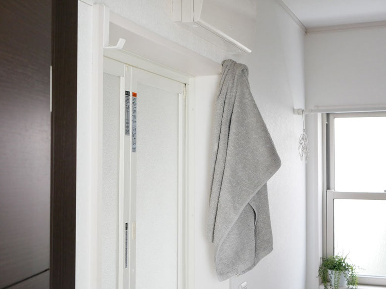 タワー製灰色の室内物干しポールホルダー2個セット