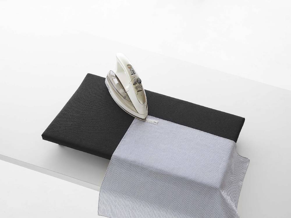 タワー銀色の卓上脚付き平型アイロン台