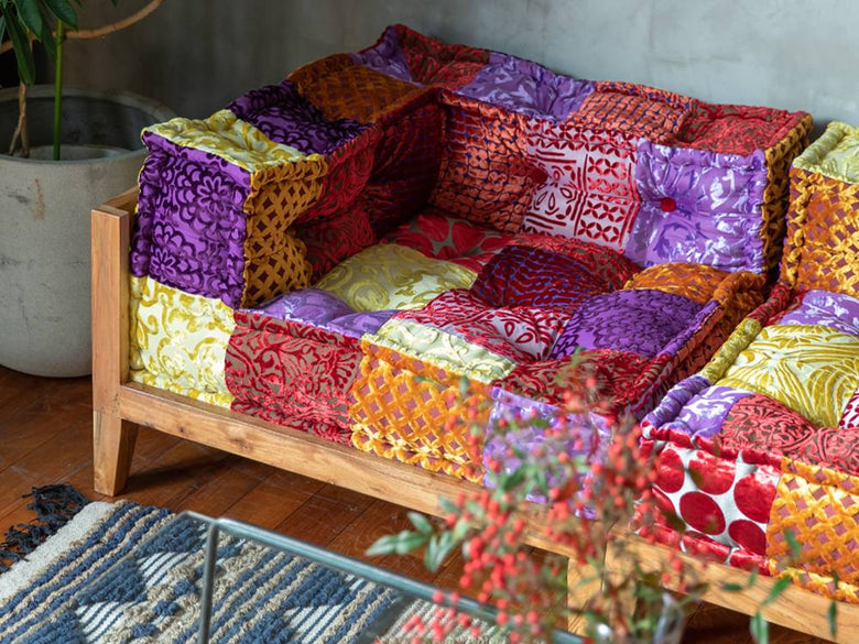 アデペシュのピンクパッチワークソファ中央クッション