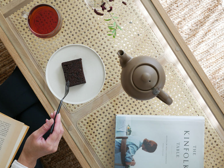 ロンドンポタリーのオリジナルティーコージーとカップ