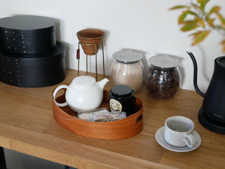 チェリー材のアクシス手作りシェーカートレイ