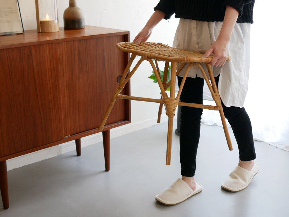 Creerブランドの皮つきラタンレクトスツール