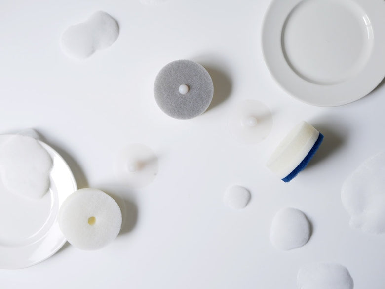 マーナPOCOキッチンスポンジと陶器の食器