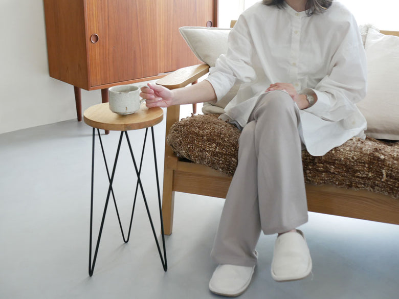 ポッシュリビングのアイアンとマンゴーウッド製サークルスタンド