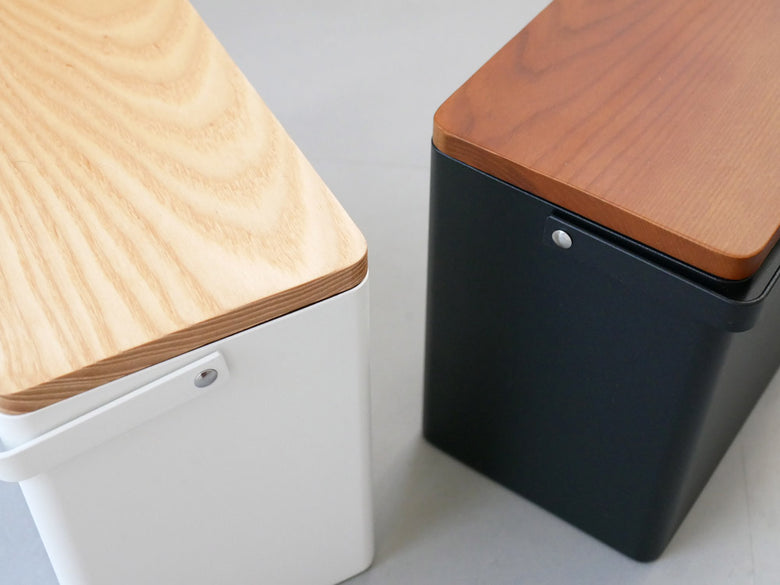 towerブランドのスチール製救急箱、木製蓋付き