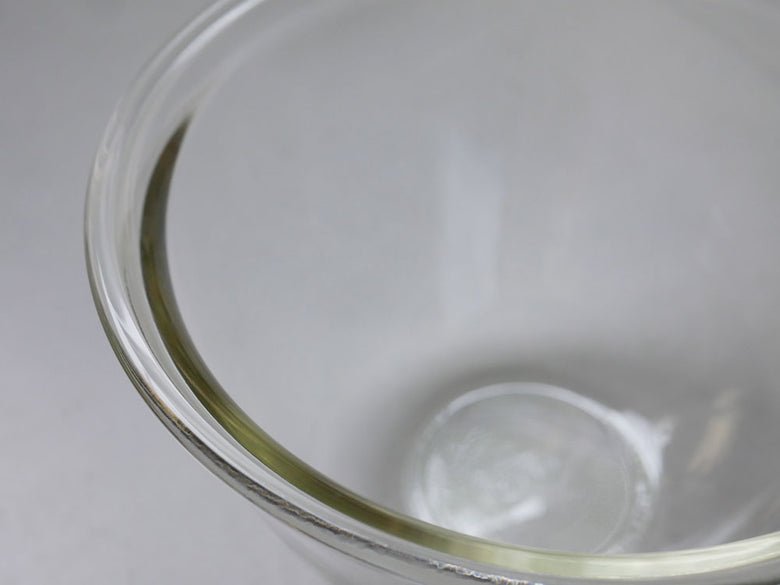 HARIOの耐熱ガラス製ボウル3個セット。異なるサイズのボウルが並んでいる