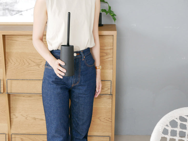 YAMAZAKI製タワーハンディーワイパースタンド、スチール製でコンパクトな収納スタンド