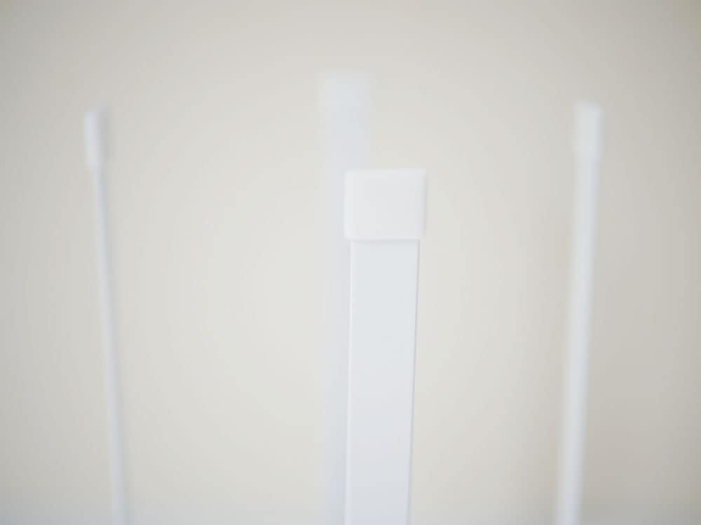 YAMAZAKIのタワーポリ袋エコホルダー、スチール製本体とシリコンキャップを備えたエコな収納用品