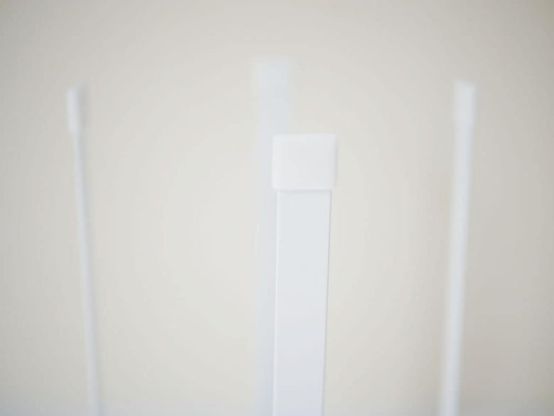 YAMAZAKIのタワーポリ袋エコホルダー、スチール製本体とシリコンキャップを備えたエコな収納用品