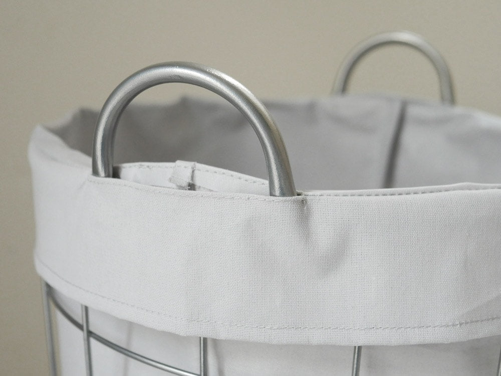 BRIDブランドのグレーとシルバーの持ち手付きラウンド型ランドリーストレージバスケット