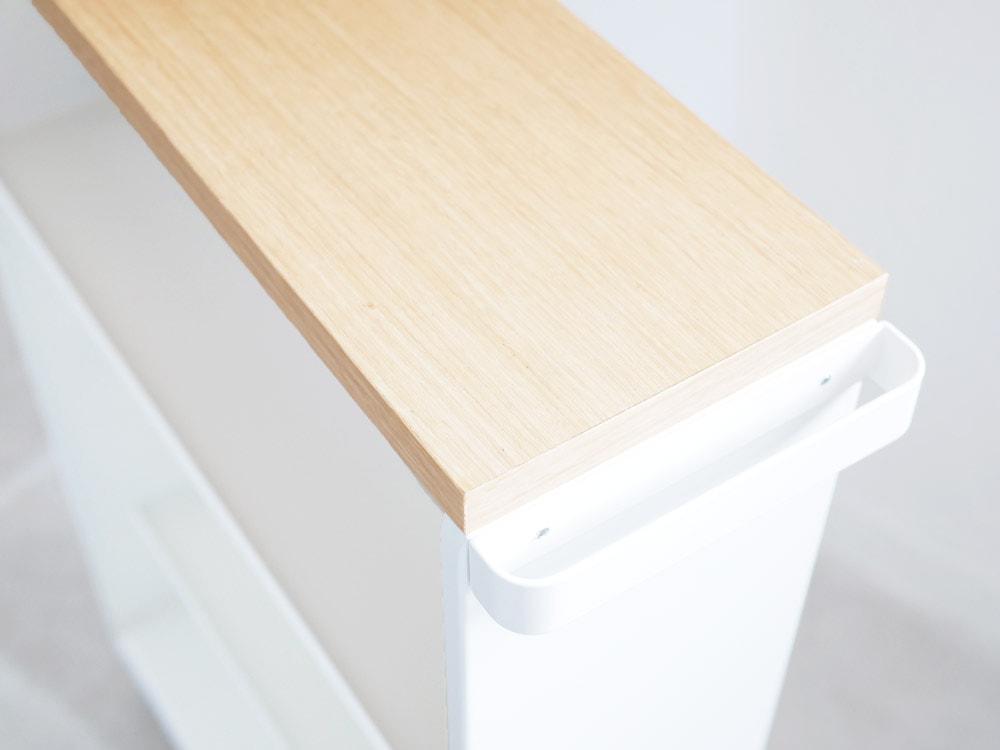 Yamazakiの木製ハンドル付きスリムトイレラック