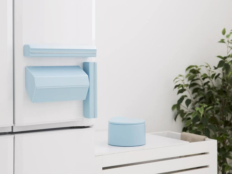 棚に置かれたideacoマグネットラップホルダー