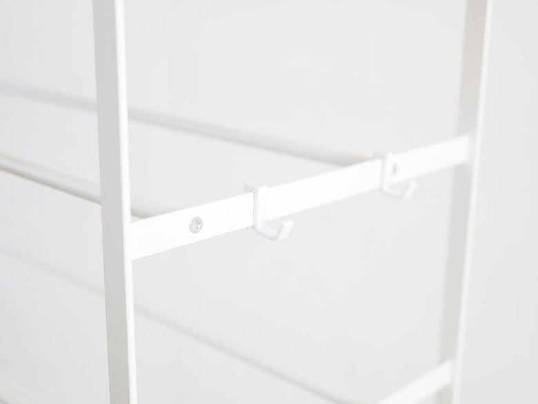 天板付きスチール製シューズラック、幅66cm、高さ87cmで複数棚が配置された収納棚