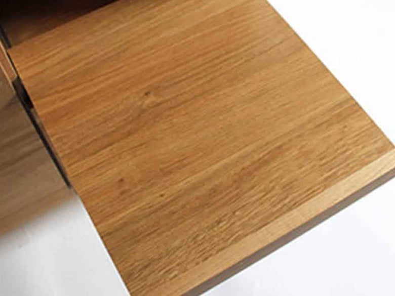 無垢オーク製ブラウンカウンターボードの配置