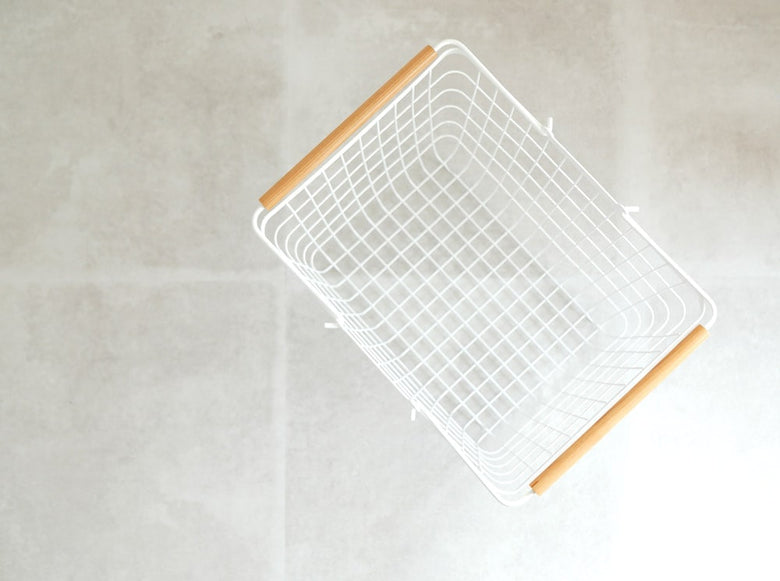 Yamazaki/towerのトスカランドリーワイヤーバスケット、スチールメッキとウィッカー素材のメッシュ収納バスケット、サイズM約41×30×26.5cm