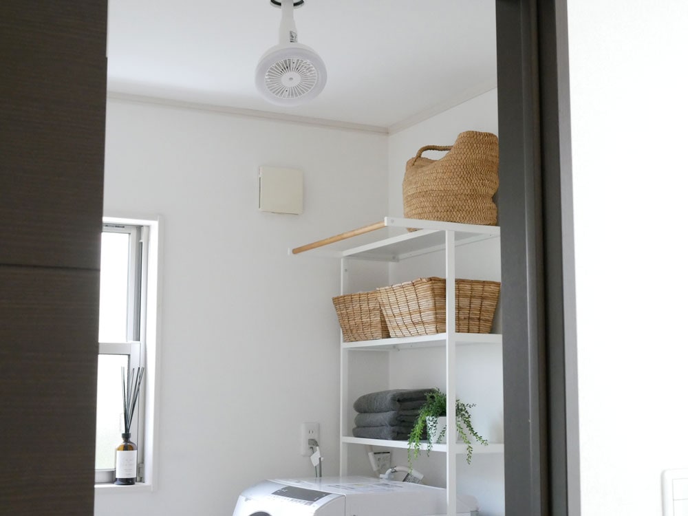 THREEUP人感センサー付LEDサーキュレーション照明が天井に設置