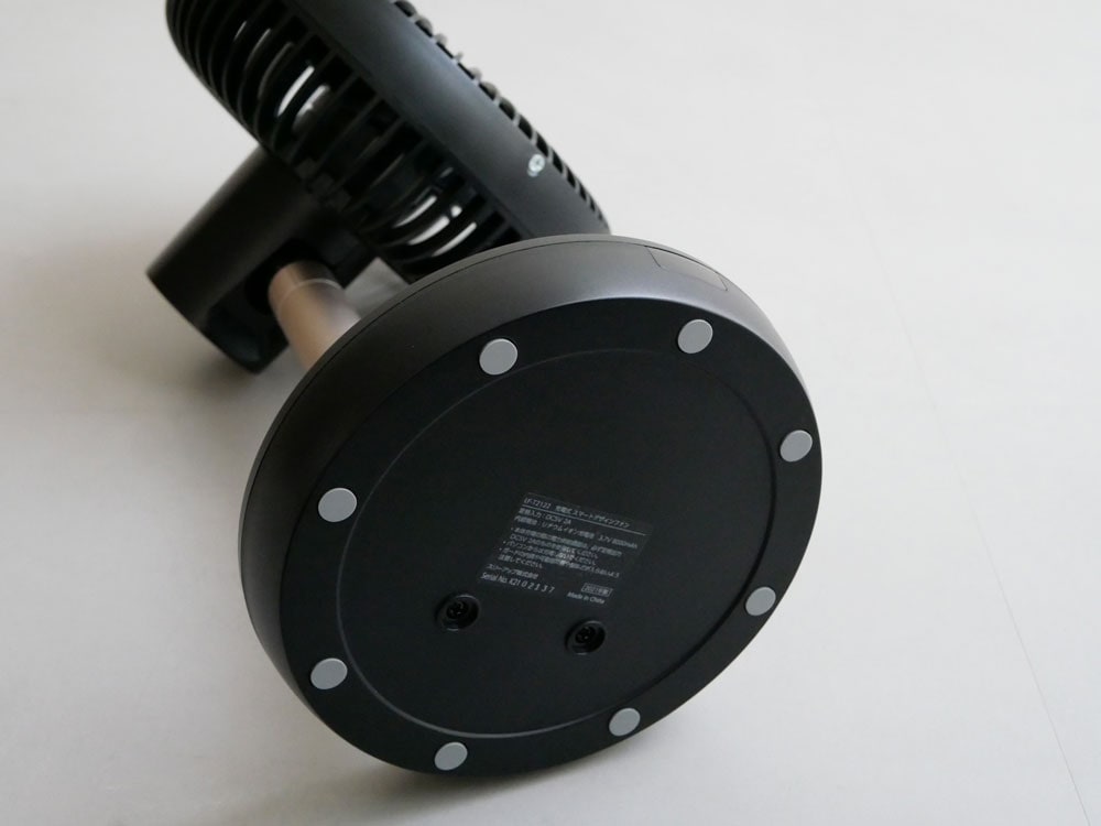 THREEUPのシルバー充電式スマートデザインファン