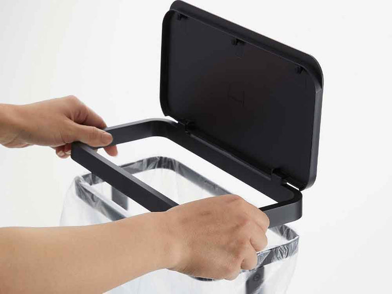 LUCE製横開き分別ゴミ袋ホルダーの写真