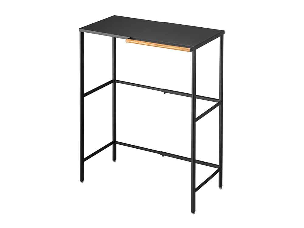 YAMAZAKI Towerの伸縮ゴミ箱上ラックが設置されたデスク