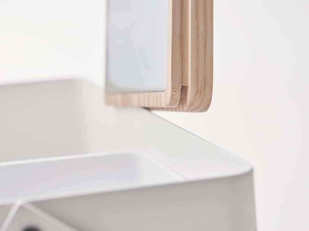 ヤマザキタワーメイクボックス付きバスルームキャビネット