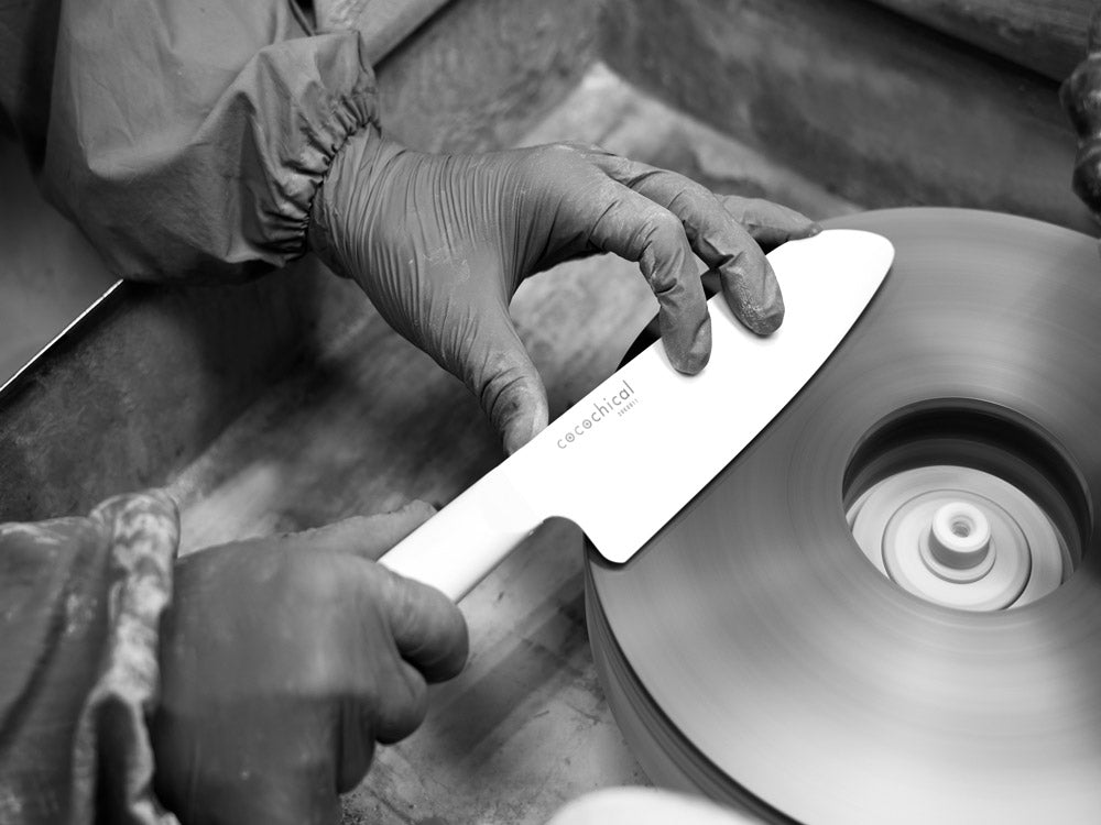 KYOCERAココチカルシリーズのセラミック刃ナイフセット。13cmペティナイフ、16cm三徳包丁、18cmシェフズナイフがポリプロピレンハンドル付きで揃っています