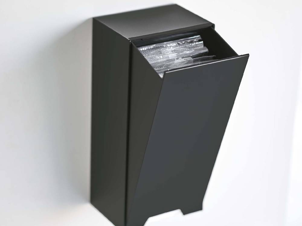 タワー製グレーマスク収納ケースの写真