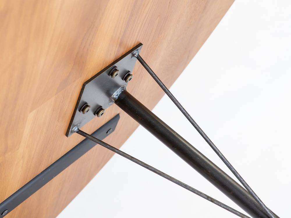 アデペシュのオーク突板ラウンドダイニングテーブル