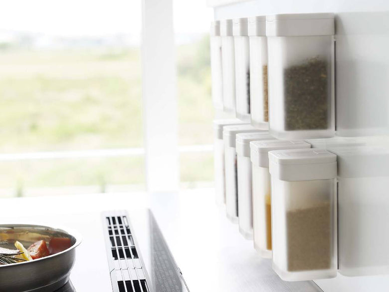 【tower/タワー】黒マグネットスパイスボトル