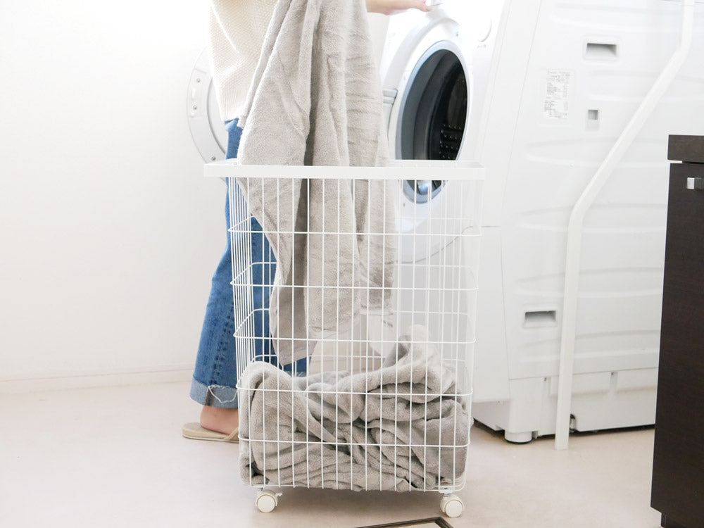 キャスター付きYamazakiタワーランドリーバスケット