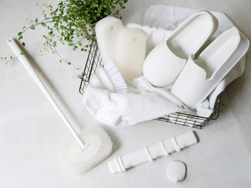 MARNAブランドの白色5連マグネットフック