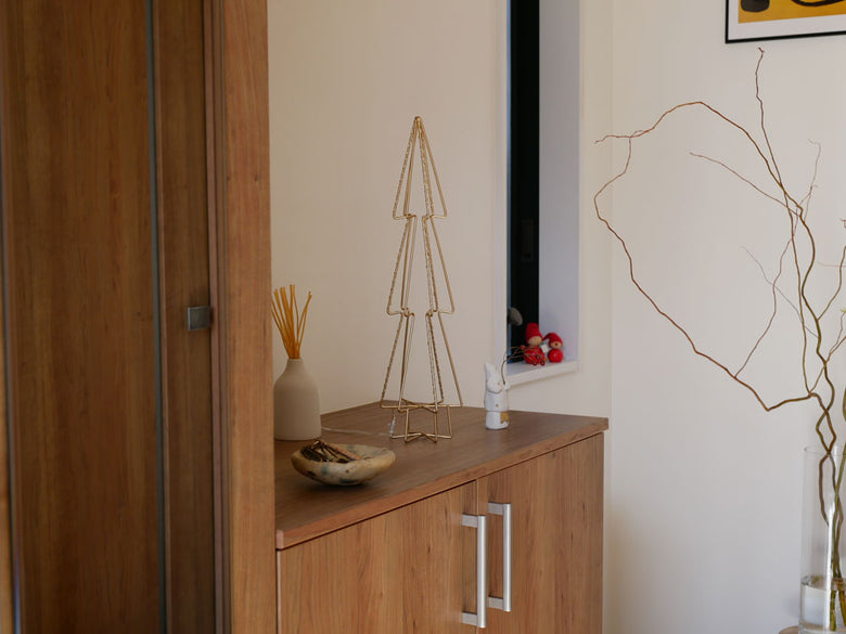 Horn Please製のLEDライト付き鉄製フレームワークツリー。装飾用に光るスタイリッシュなツリー