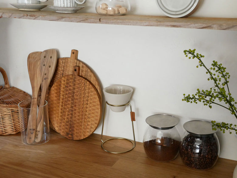 サラサデザインのb2cコーヒードリッパースタンド、スチール製ブリッジタイプ