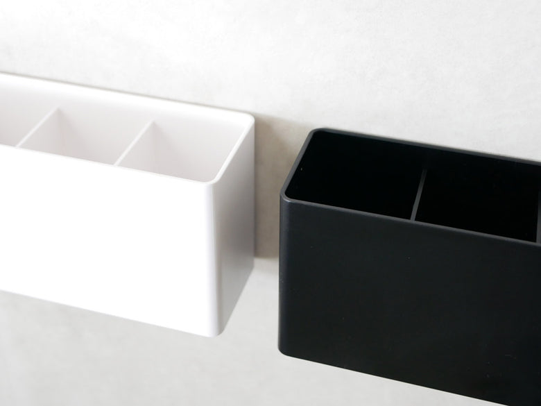 壁に設置されたタワーマグネットストレージボックス