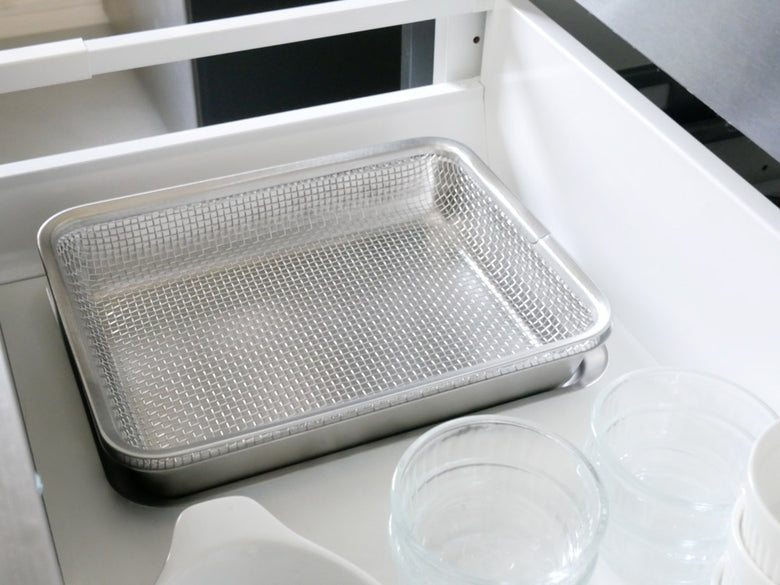 la baseブランドの18-8ステンレス製角バット、角ザル、角プレートが並んだキッチン用品セット