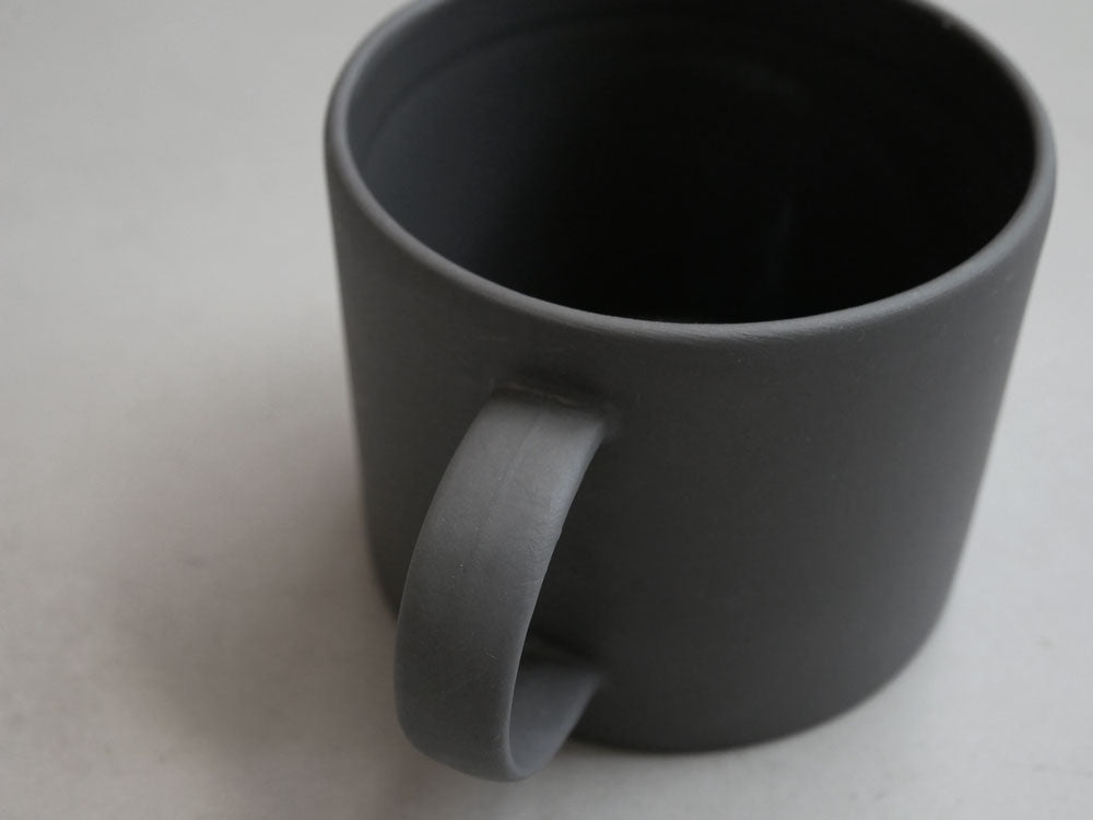 MOHEIMモヘイムの手作りセラミックマグカップ、温かみのあるシンプルなデザイン