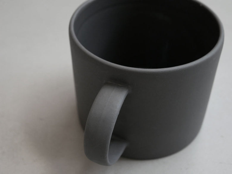 MOHEIMモヘイムの手作りセラミックマグカップ、温かみのあるシンプルなデザイン