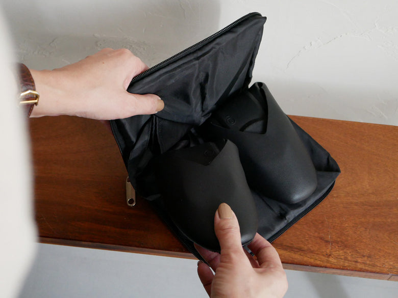 パラデック製レ プリエ ノイエ携帯スリッポンレザーバッグ。ショルダーストラップ付き