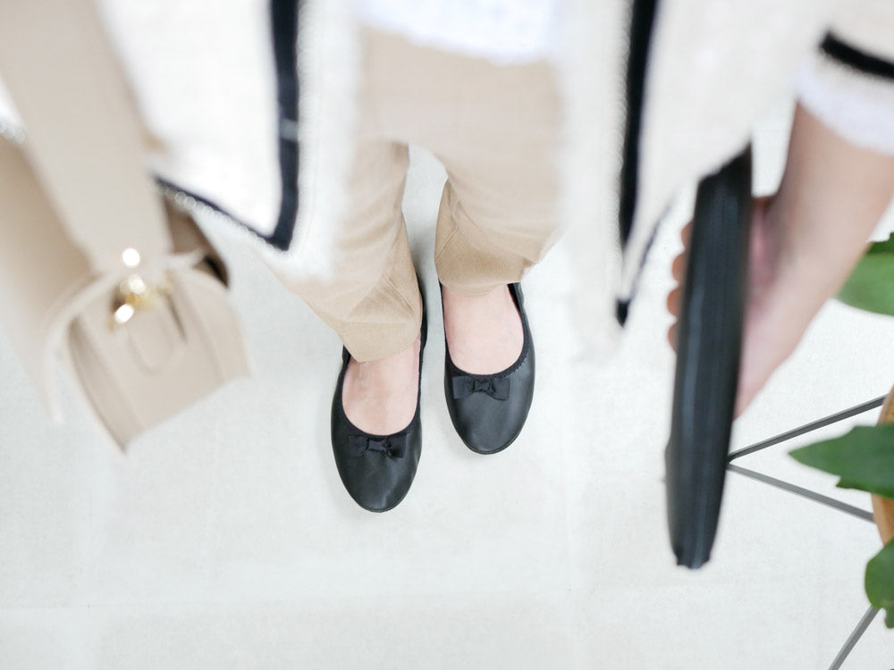 パラデックの【Plier Classic】携帯スリッポン リボン、リボン装飾が施された合成皮革のファッションドレスシューズ