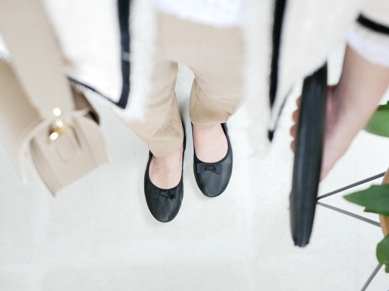 パラデックの【Plier Classic】携帯スリッポン リボン、リボン装飾が施された合成皮革のファッションドレスシューズ