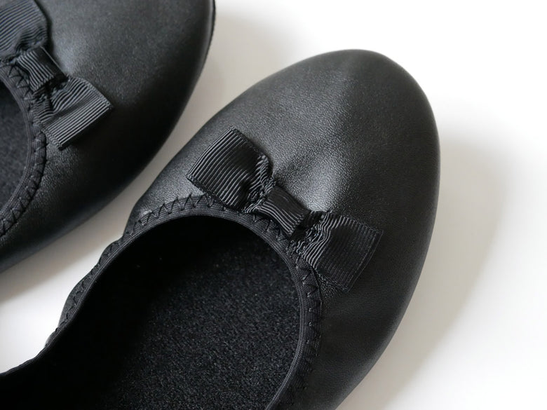 パラデックの【Plier Classic】携帯スリッポン リボン、黒と茶色のレザー製バレエフラットシューズ