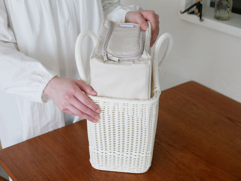 Creer/クレエのユティル ピクニッククーラーバッグ。プラスチック製でハンドル付きの収納バスケット、ピクニックや家庭での使用に最適です。