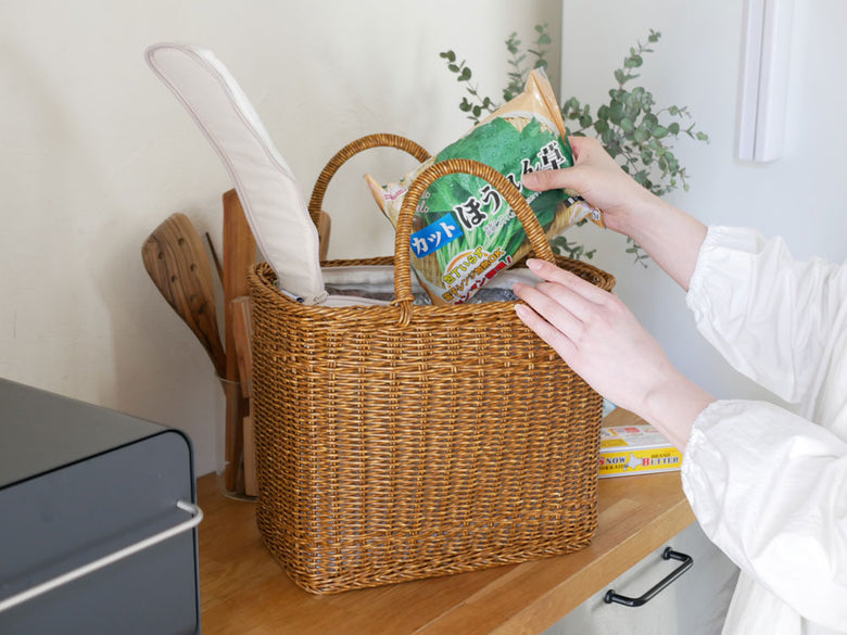 【Creer/クレエ】ユティル ピクニッククーラーバッグ。ハンドル付きのプラスチック製収納バッグです。