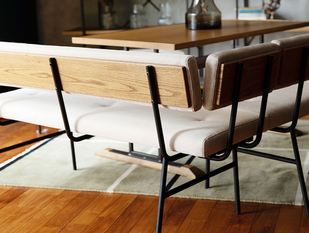 アデペシュ製サムノルド オプションアームチェアの木製フレームとスチールパイプマットの詳細画像