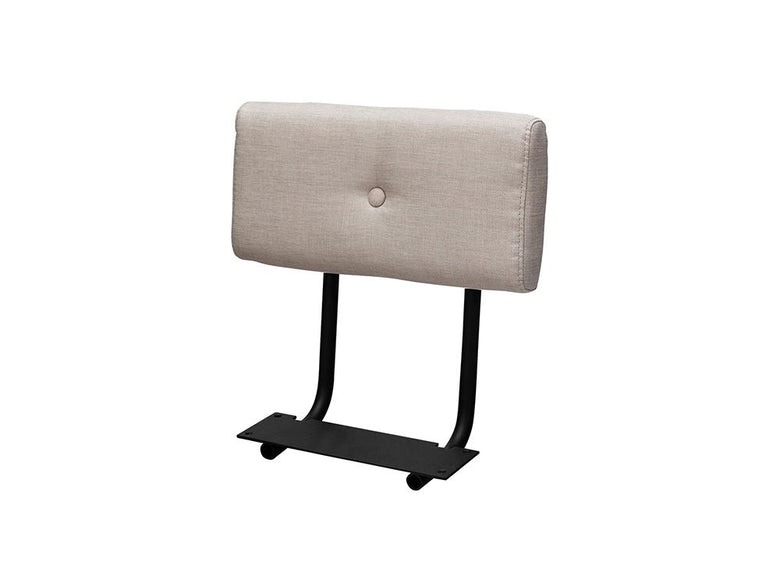 グレーのレザーチェア、スチールパイプとオーク突板を使用した小原真一デザインのsam-nord オプションアーム