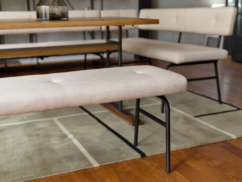 木製オーク突板とスチールパイプを使用したサムノルド クッションベンチ